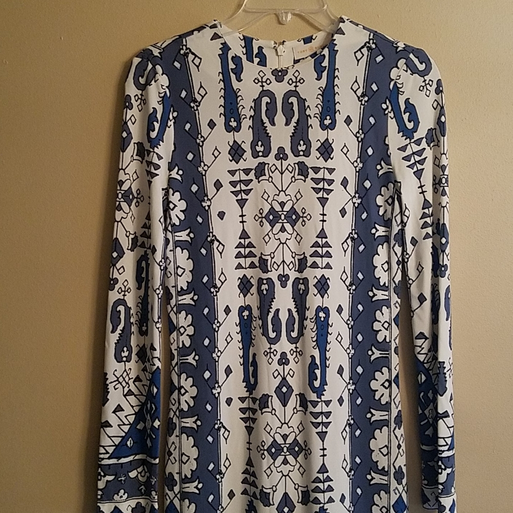 Dress - Picture 3 of 4
